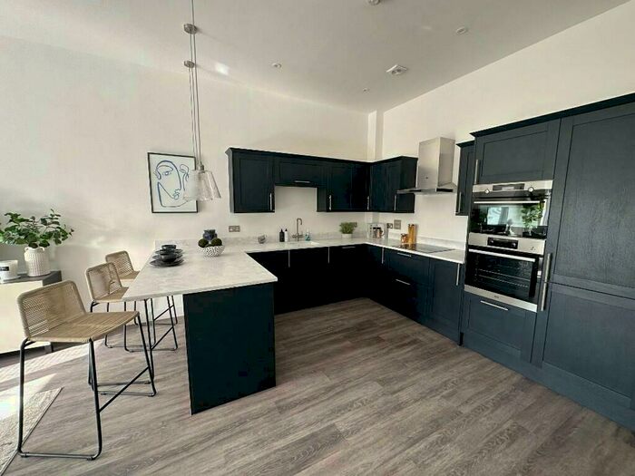 1 Bedroom Flat To Rent In Station Road, Hayling Island, Hampshire, PO11