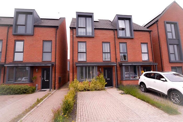 3 Bedroom Semi-Detached House For Sale In Newtonmore Drive, Derby, DE22
