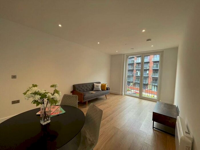 2 Bedroom Apartment To Rent In West Timber Yard, Birmingham, B5