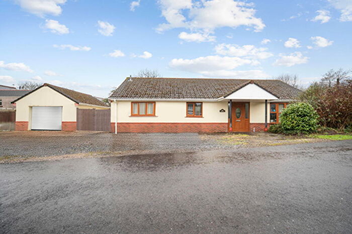 3 Bedroom Detached Bungalow For Sale In Frederick Place, Llansamlet, Swansea, SA7