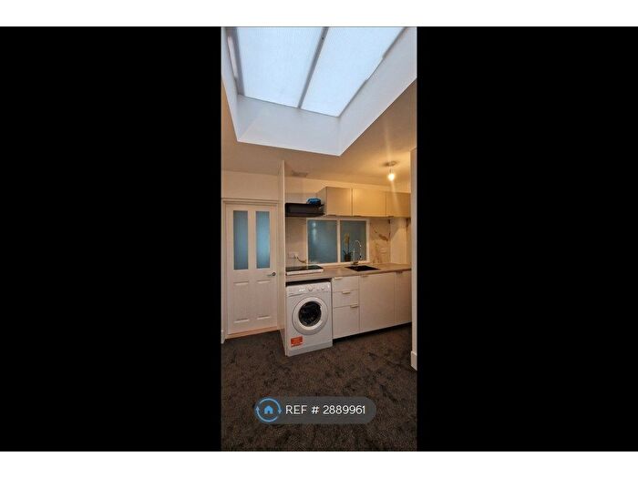 Studio To Rent In Eltham Palace Road, Eltham, SE9