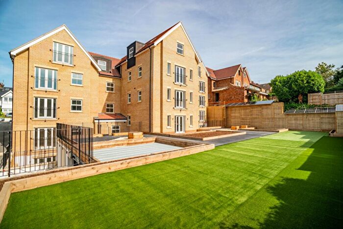2 Bedroom Apartment For Sale In Bloomfield Road, Harpenden, Hertfordshire, AL5