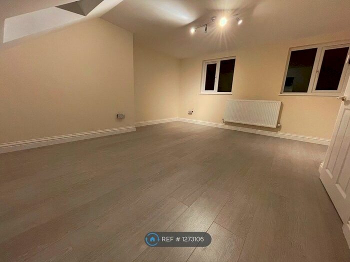 4 Bedroom Terraced House To Rent In Wentworth Drive, Pinner HA5