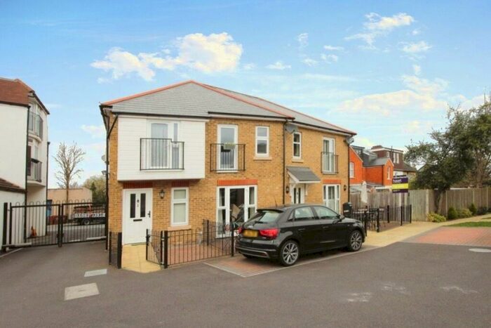 2 Bedroom Semi-Detached House To Rent In Crystal Place, Worcester Park, Surrey, KT4