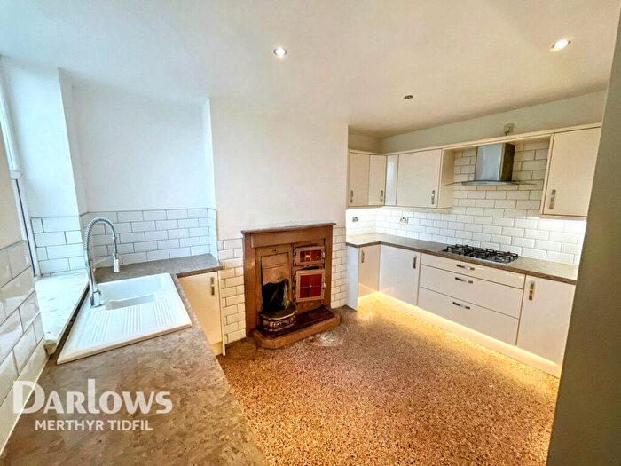 3 Bedroom Detached House For Sale In Farm Road, Bargoed, CF81