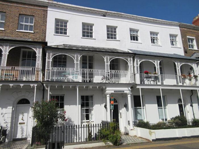 1 Bedroom Flat To Rent In Royal Terrace, Southend On Sea, SS1
