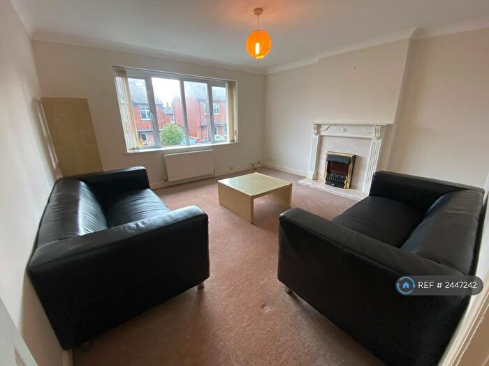 2 Bedroom Flat To Rent In Drummond Avenue, Leeds, LS16