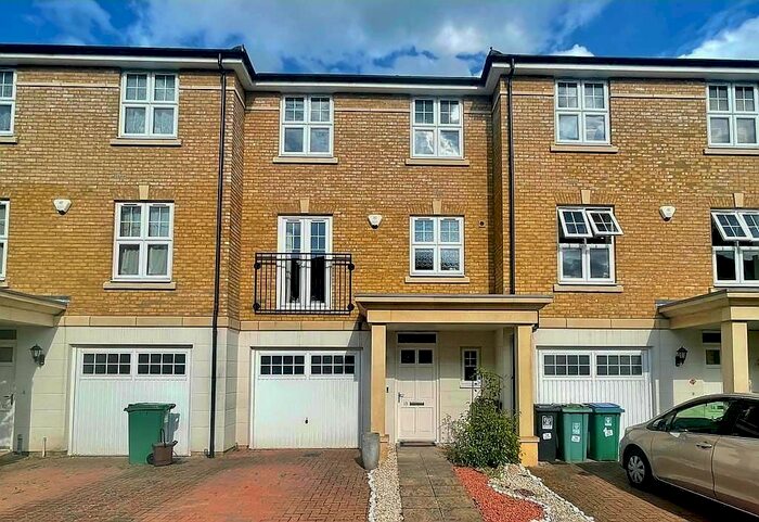 4 Bedroom Town House To Rent In Elliot Road, Watford, WD17