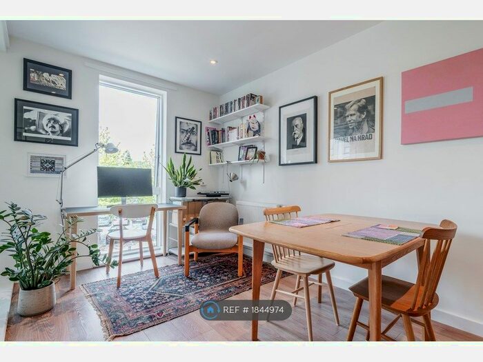 1 Bedroom Flat To Rent In Barrington Road, London, SW9