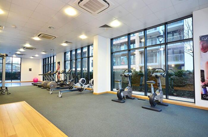 3 Bedroom Flat To Rent In Lucienne Court, Poplar, London, E14