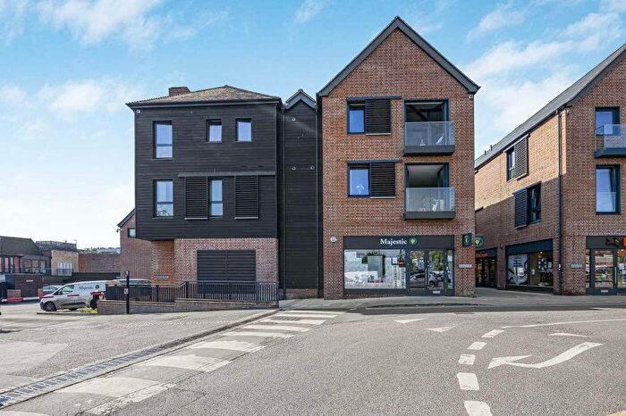 2 Bedroom Flat For Sale In Gardiner Place, Henley-On-Thames, RG9