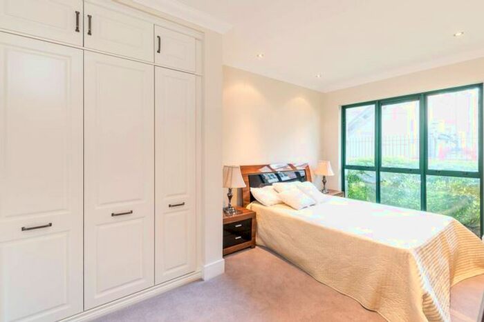 3 Bedroom Flat To Rent In Medway Street, Westminster, London, SW1P