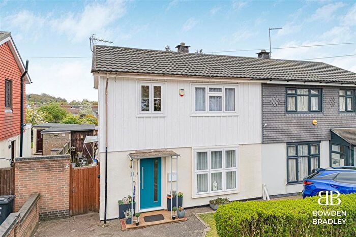 3 Bedroom Property For Sale In Branch Road, Ilford, IG6