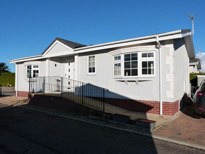 2 Bedroom Park Home For Sale In Truro Heights, Truro, TR1