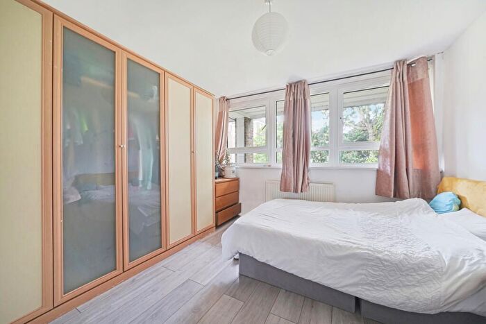 3 Bedroom Maisonette To Rent In Willow Court, Eden Grove, Holloway, N7