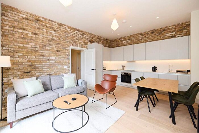 2 Bedroom Flat To Rent In Mile End Road, , Tower Hamlets, London, E1