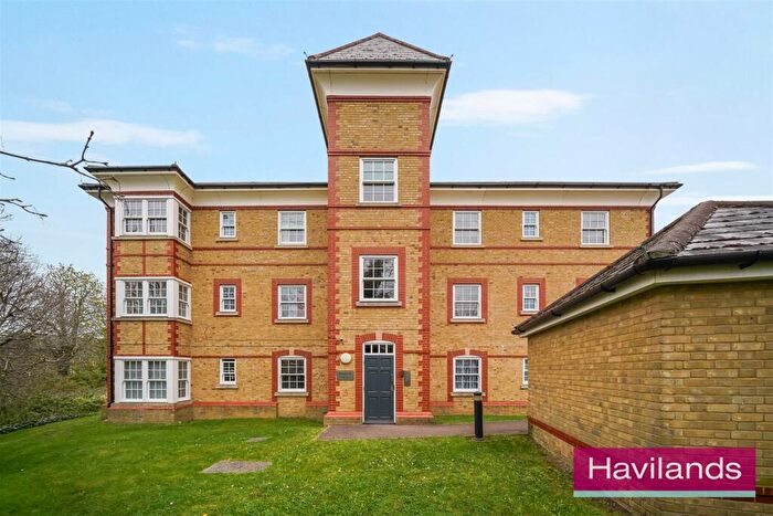 2 Bedroom Flat For Sale In Blackwell Close, London, N21
