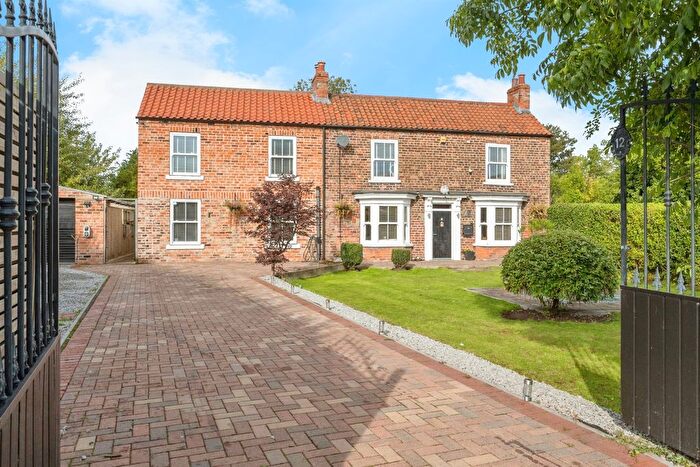 4 Bedroom Detached House For Sale In Eastoft Road, Crowle, Scunthorpe, DN17