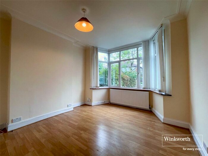 4 Bedroom Semi-Detached House To Rent In Dryburgh Gardens, London, NW9