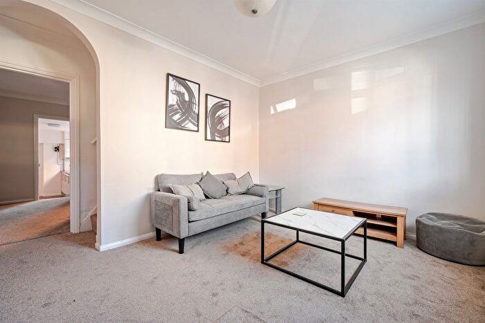 2 Bedroom Terraced House To Rent In Elgar Road, Reading, RG2