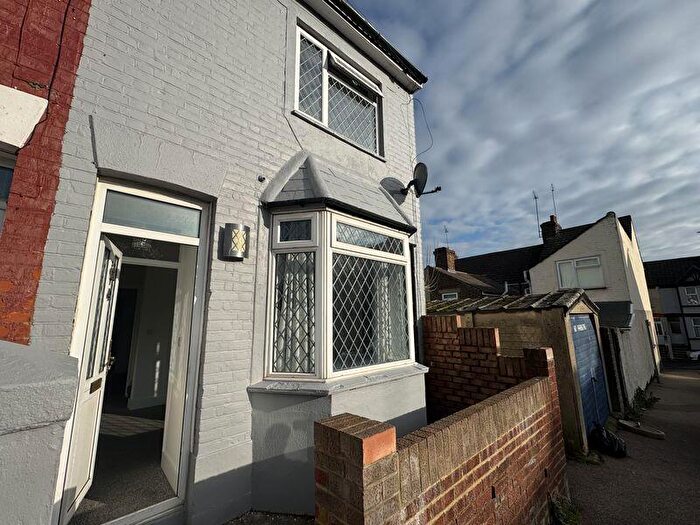 3 Bedroom Terraced House For Sale In Leslie Road, Gillingham, ME7