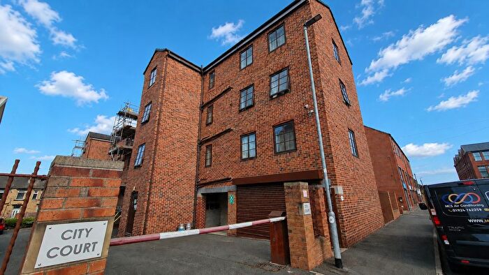 2 Bedroom Flat To Rent In City Court, South Parade, Morley, West Yorkshire, LS27