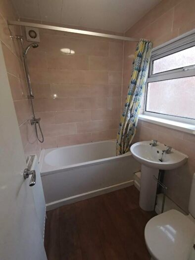 2 Bedroom Flat To Rent In Brighton Road, Gateshead, Tyne And Wear, NE8