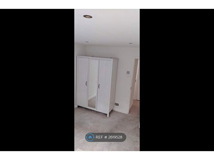 2 Bedroom Flat To Rent In Adelaide Road, Surbiton, KT6