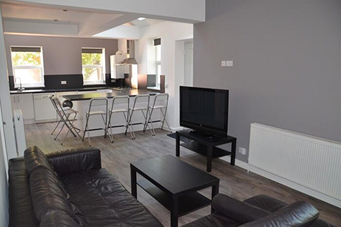 6 Bedroom Semi Detached House To Rent In Derby Road, NG7