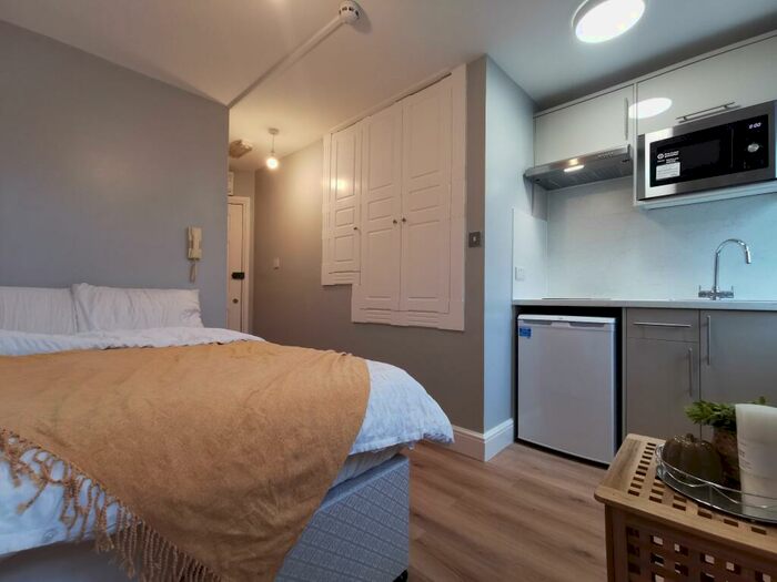 Studio To Rent In High Road, Willesden Green, NW10