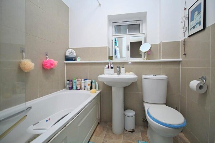 2 Bedroom Apartment For Sale In Somerhill Road, Hove, BN3
