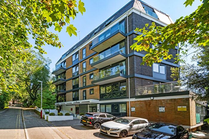 2 Bedroom Flat For Sale In Vale House, Tunbridge Wells, Kent, TN1