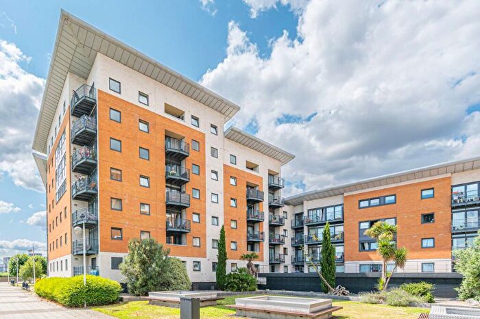 2 Bedroom Flat To Rent In Inverness Mews, Gallions Reach, London, E16
