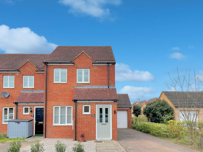 2 Bedroom End Of Terrace House To Rent In Pipit Close, Royston, SG8