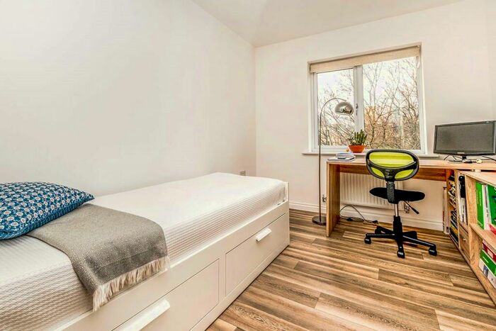 2 Bedroom Apartment To Rent In Holly Way, Leeds, West Yorkshire, LS14