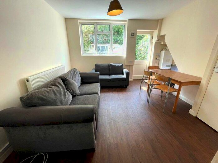 5 Bedroom Terraced House To Rent In Edinburgh Road, Brighton, BN2