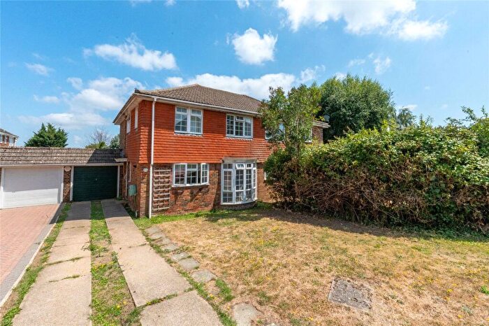 3 Bedroom Semi-Detached House For Sale In Adam Close, Coxheath, Maidstone, ME17