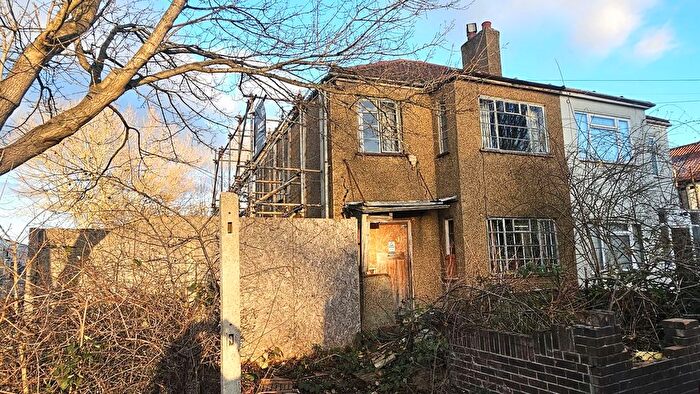 3 Bedroom Semi Detached House For Sale In Berkshire Way, Mitcham, CR4