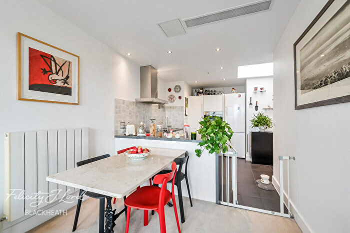 2 Bedroom Apartment For Sale In Cadogan Road, Royal Arsenal Riverside, SE18
