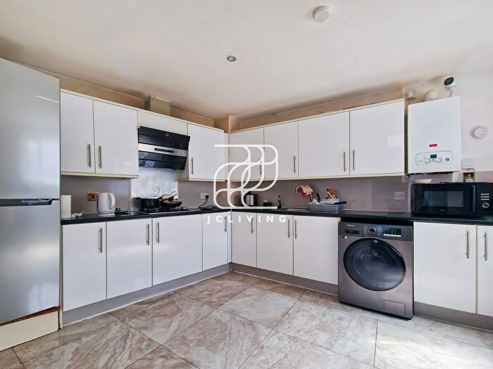 4 Bedroom Terraced House To Rent In Sout Tottenham, London, N15
