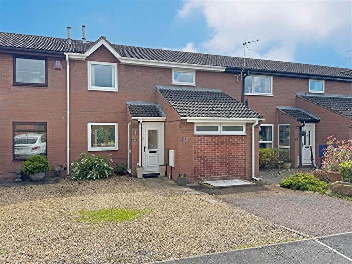 3 Bedroom Terraced House For Sale In Redcot Gardens, Stamford, PE9