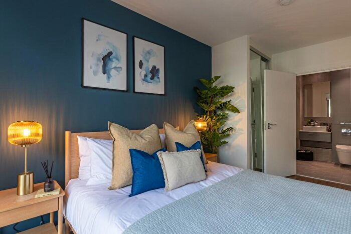 3 Bedroom Flat To Rent In Flat, Vanguard Way London, E17