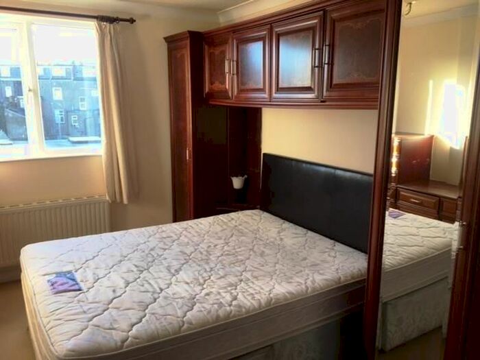 2 Bedroom Flat To Rent In Crown Terrace, Scarborough, YO11