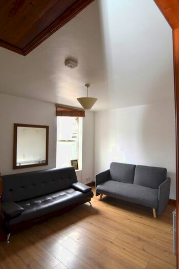 3 Bedroom Flat To Rent In Queens Road, London, E17