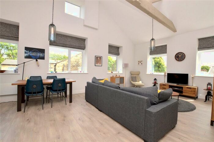 2 Bedroom Apartment To Rent In Yeadon House, Glebe Mount, Pudsey, West Yorkshire, LS28