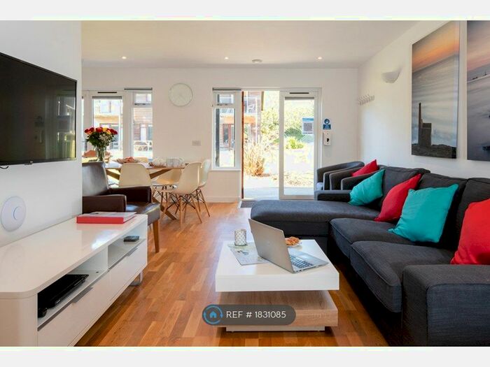 4 Bedroom Semi-Detached House To Rent In Towan Valley Resort, Porthtowan, TR4