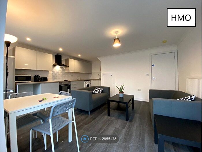 4 Bedroom Maisonette To Rent In Hmo Glenfinnan Drive, Glasgow, G20