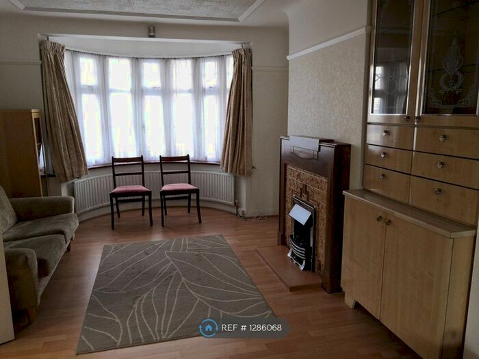 4 Bedroom Semi-Detached House To Rent In Glebe Avenue, Harrow HA3