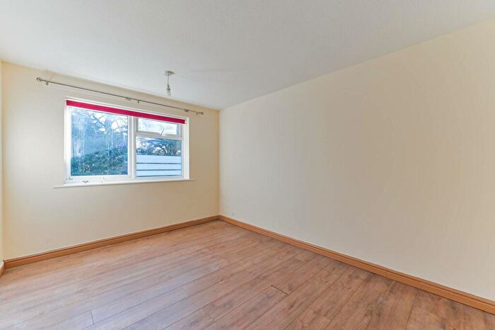 2 Bedroom Flat To Rent In Devana End, Hackbridge, Carshalton, SM5