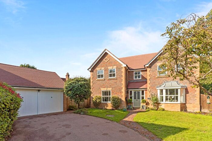4 Bedroom Detached House For Sale In Pondtail Drive, Horsham, RH12